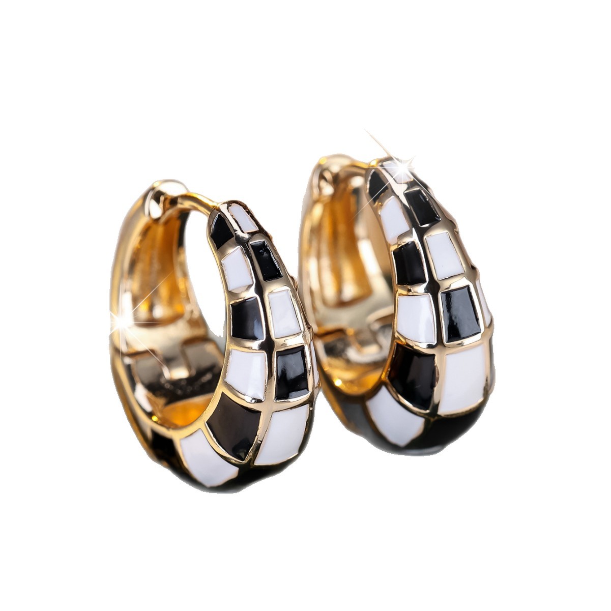 Fashionable And Classic French-style Round Checkerboard Ear Cuffs